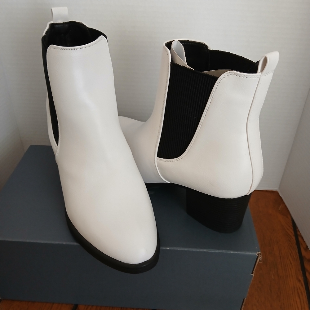 Melrose Ave Boots Womens Size 9 Block Heel Bootie 100%  White - Picture 7 of 7